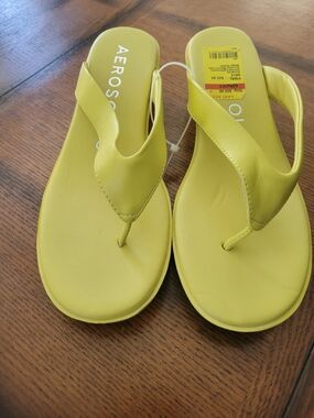 AEROSOLES Women's Yellow Flip Flop Sandals